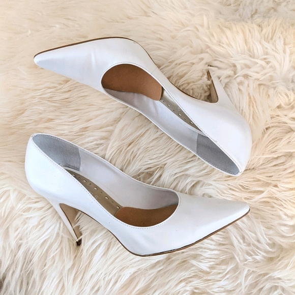 BCBGirls Shoes - Beautiful BCBGIRLS Pearly White Heels 5.5 (35.5)